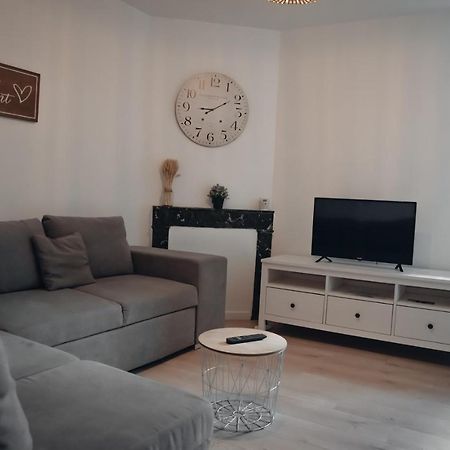 Superbe Appartement Avec Terrasse Au Calme Ernée エクステリア 写真
