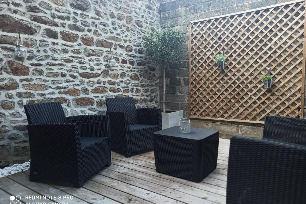 Superbe Appartement Avec Terrasse Au Calme Ernée エクステリア 写真