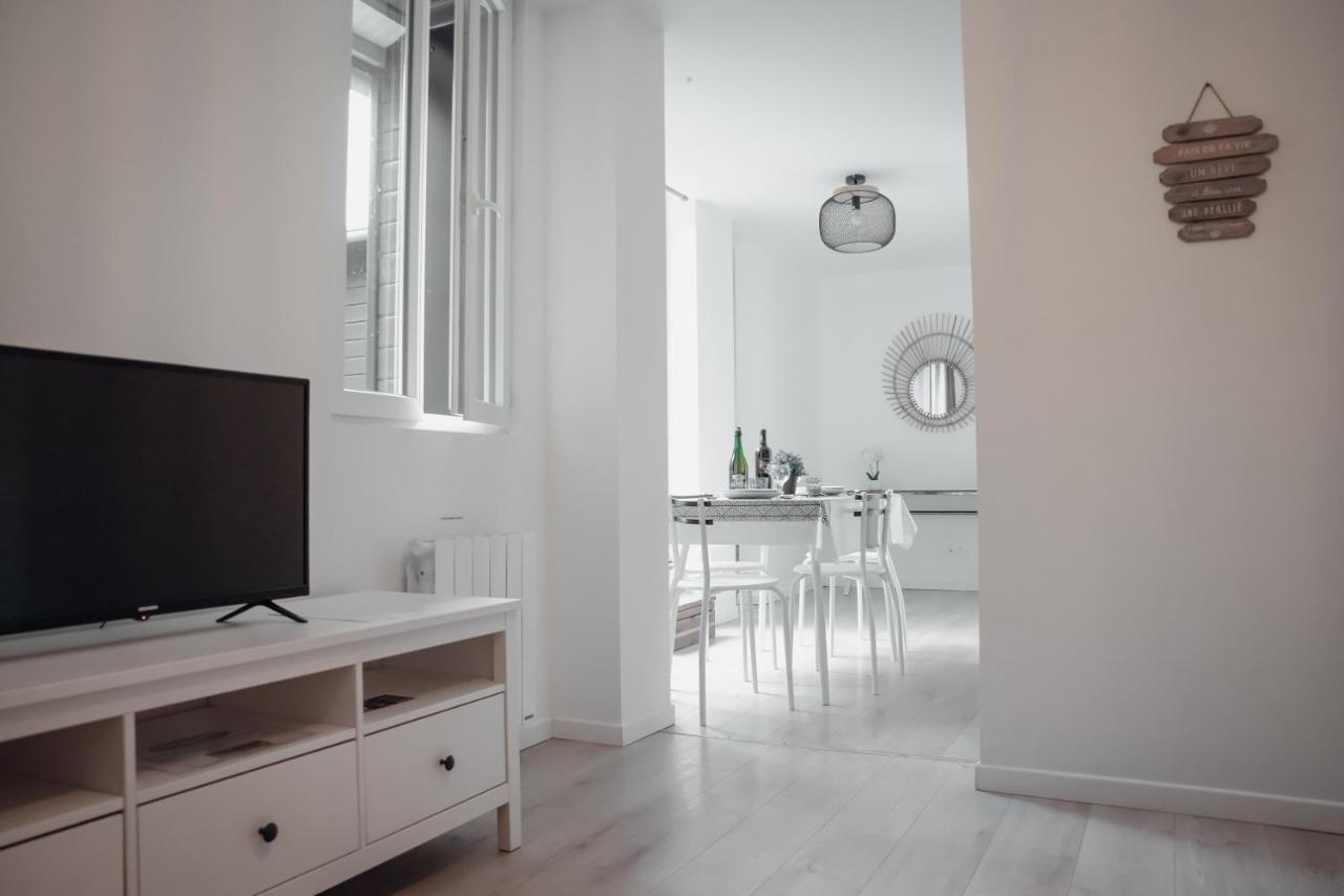 Superbe Appartement Avec Terrasse Au Calme Ernée エクステリア 写真